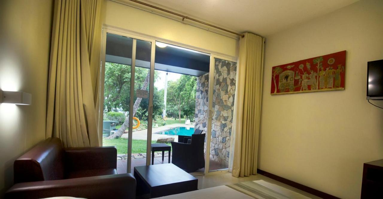 Miridiya Lake Resort Anuradhapura Exterior foto