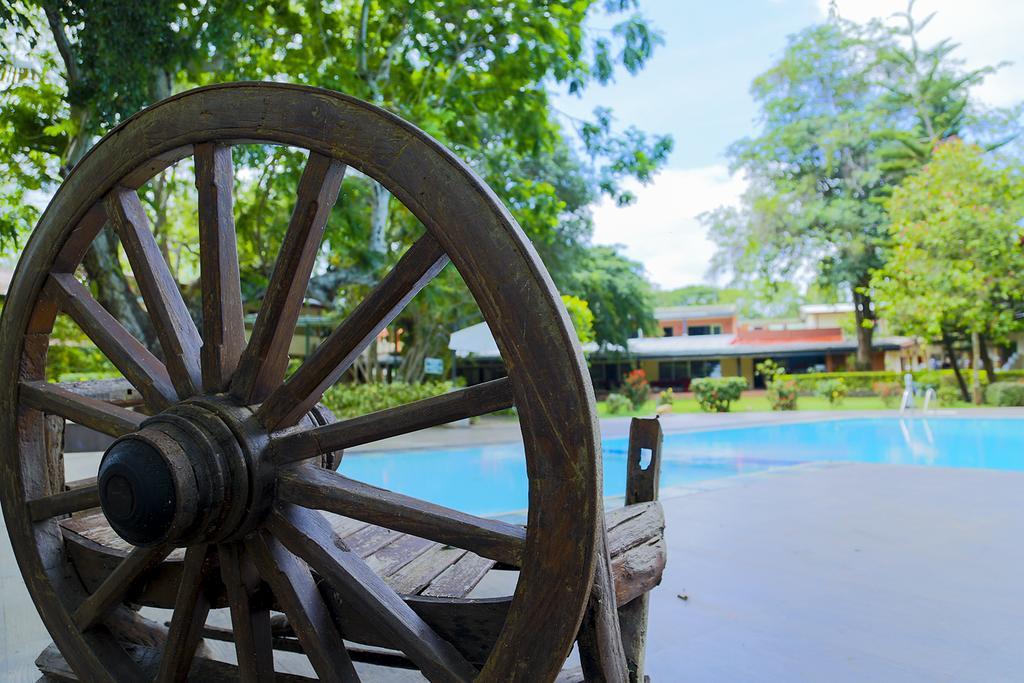 Miridiya Lake Resort Anuradhapura Exterior foto
